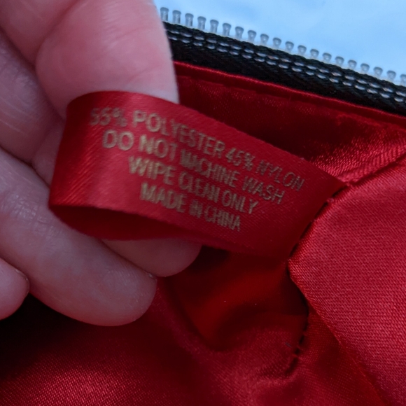 Estee Lauder Red Velvet zippered makeup case. Top handle. Beautiful and  tastefu - Picture 7 of 10